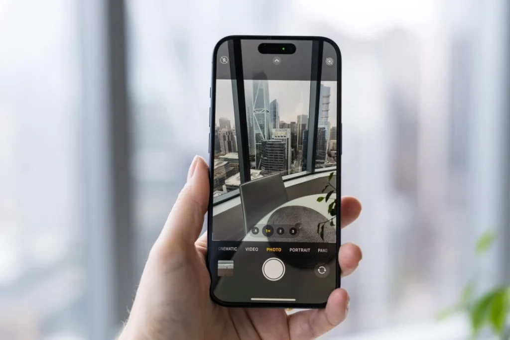 Periscope Zoom Expands to Both Pro Models